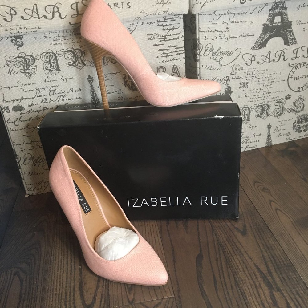 NWT Peachy Pink Canvas Izabella Rue 7.5